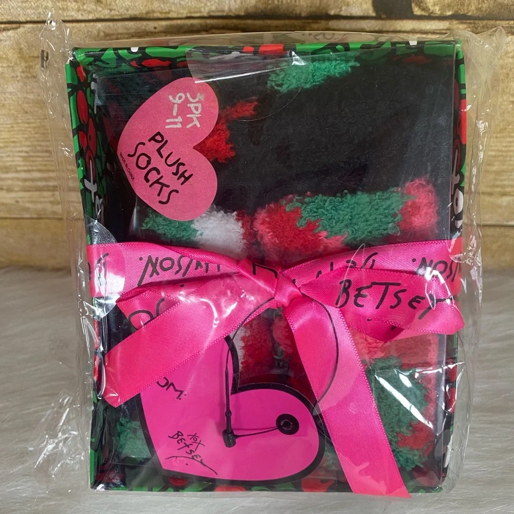 Betsey Johnson 3 Pk Cozy Plush Slipper Socks Size 9-11 NWT Womens Love XOX Heart